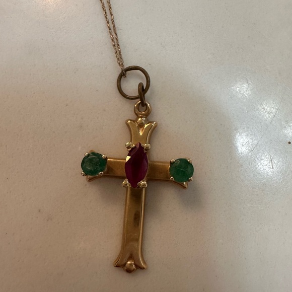 10 k gold cross pendant with genuine ruby and emerald stones - Picture 4 of 8